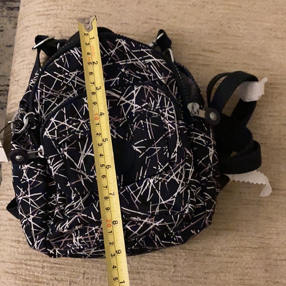 Kipling convertible knapsack. - Picture 4 of 7